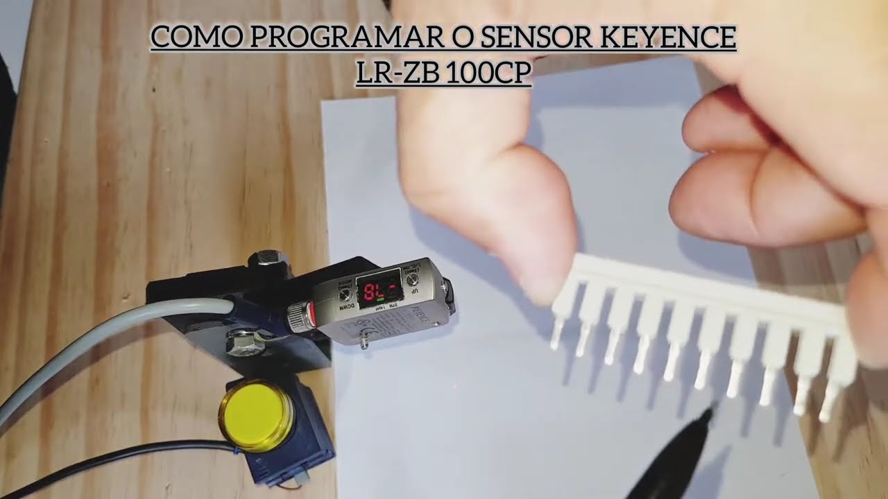 Como programar o sensor KEYENCE LR-ZB 100 CP.