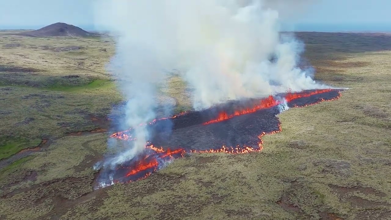 Extremely rare moment fissure opens up in Iceland