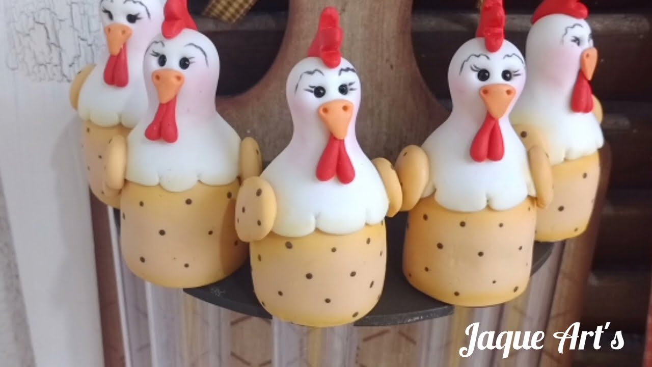 Galinha em biscuit no tubete #biscuit #galinhaembiscuit #portatemperos  #galinhanacozinha #tubete