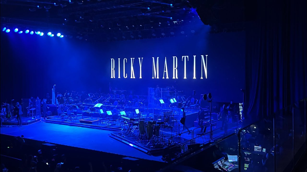 Ricky Martín Buenos Aires argentina 2022 ( fuego de noche nieve de día)