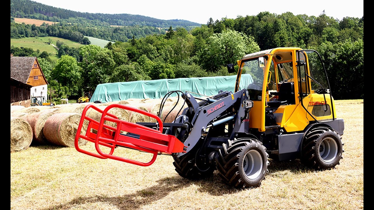 Nakladač Schmidt 4350A na farmě