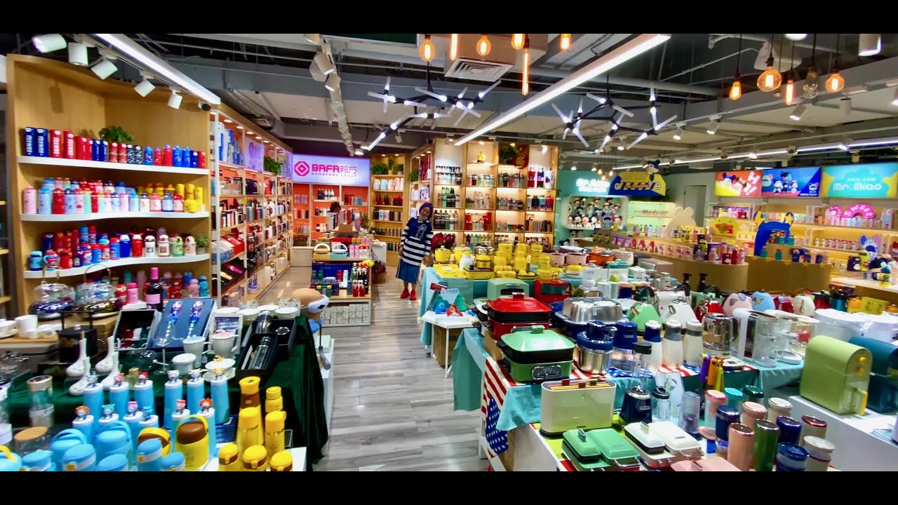 Guangzhou Onelink International Plaza (万菱广场) 8 floors of household goods toys..., China 2021 (No.22)