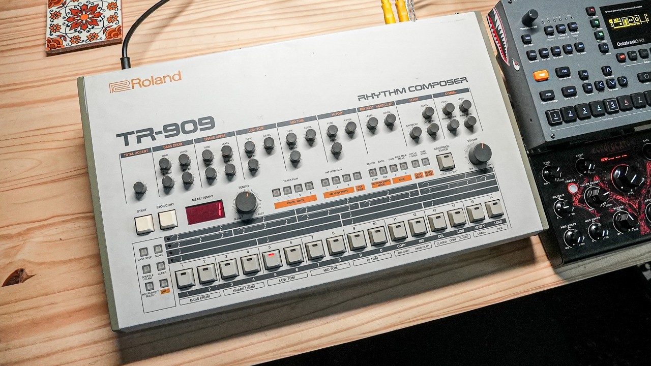 A real TR-909 meets Octatrack.