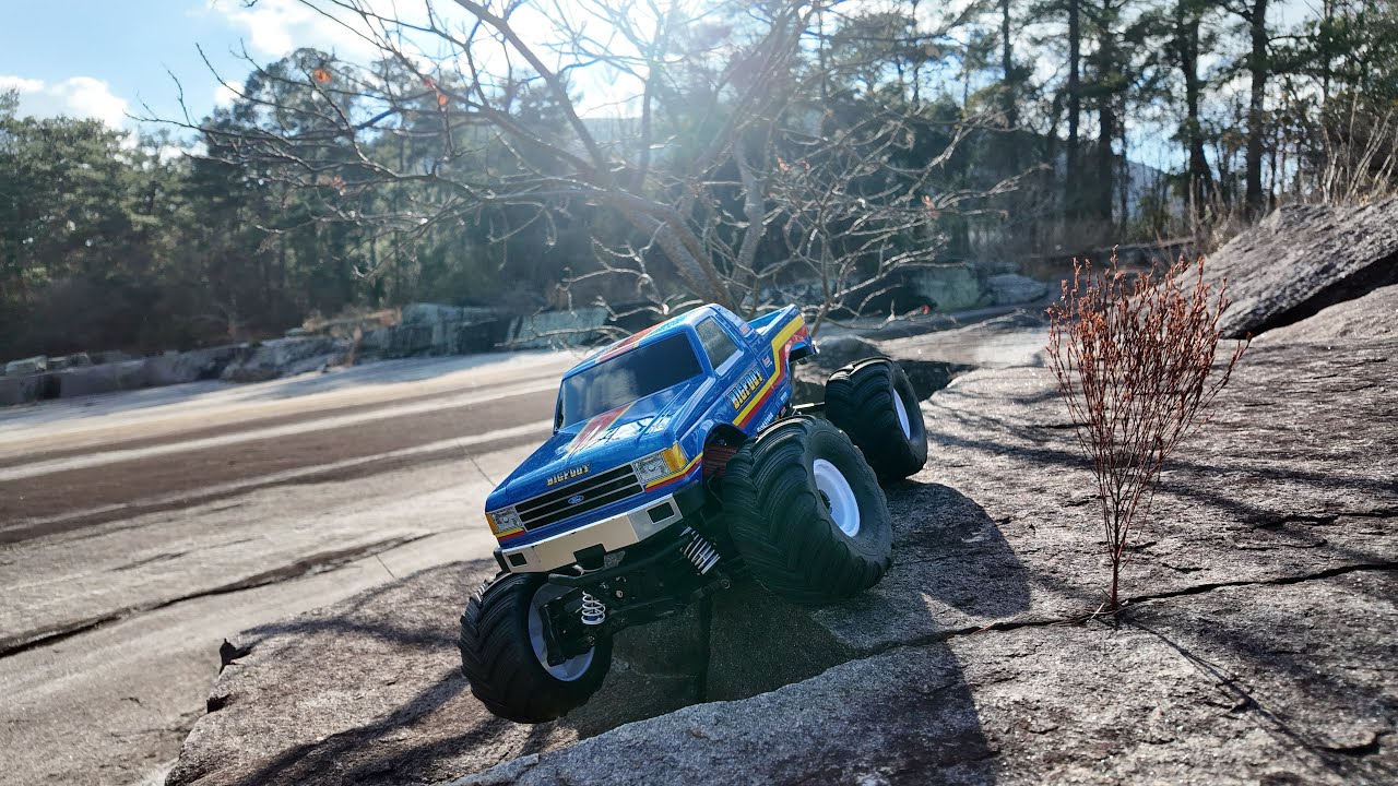 Exploring An ABANDONED QUARRY With An RC Car!