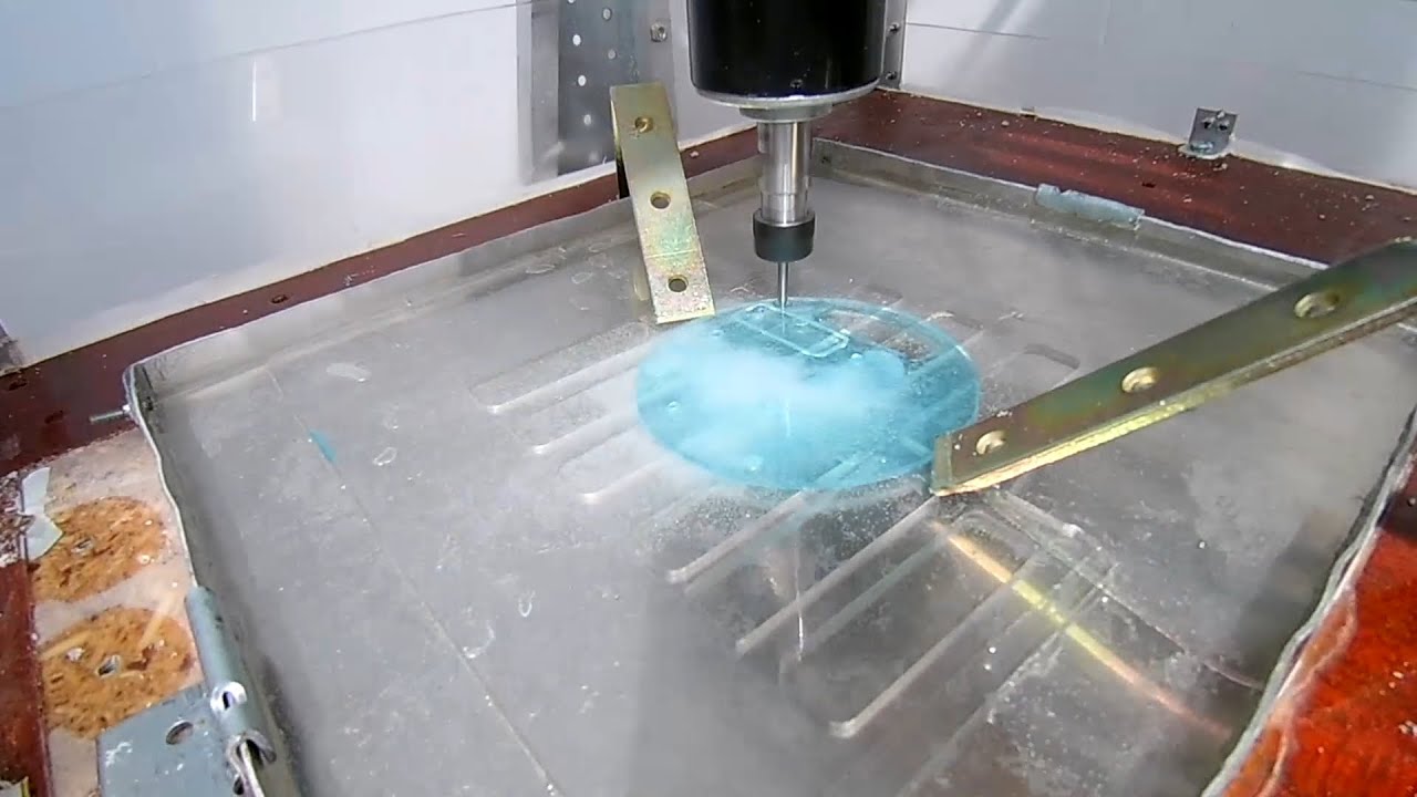 Обработка оргстекла в ванне с водой - балконный ЧПУ