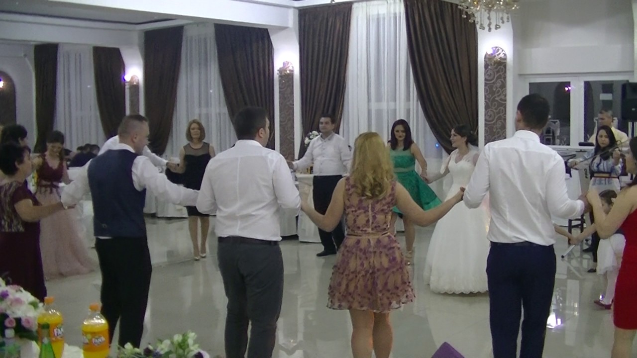 Formația Radu Style . Tel 0745151754.  Omule t&acirc;năr c&acirc;t ești. Formații nunți București.,