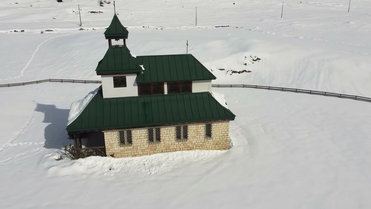 La neve ha coperto ogni cosa e sotto il manto bianco tutto riposa. - DJI MAVICMINI