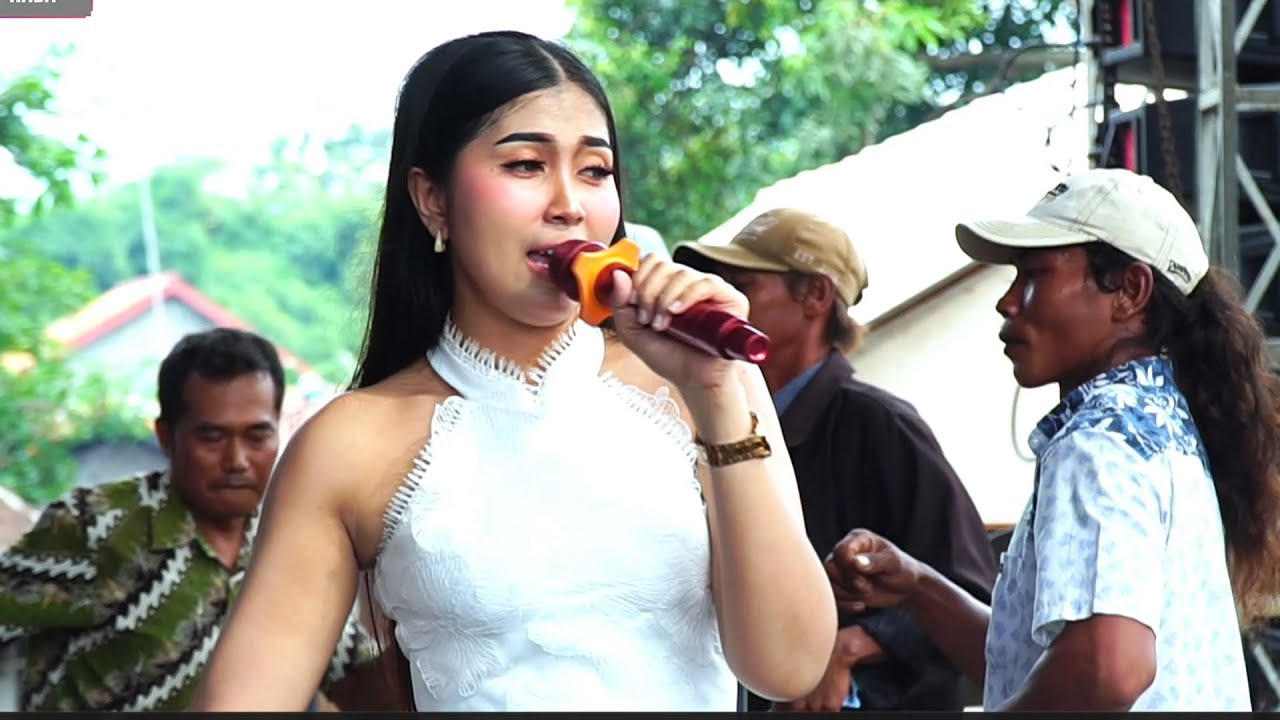 KLAMBI ABANG - DEWI DIVA 