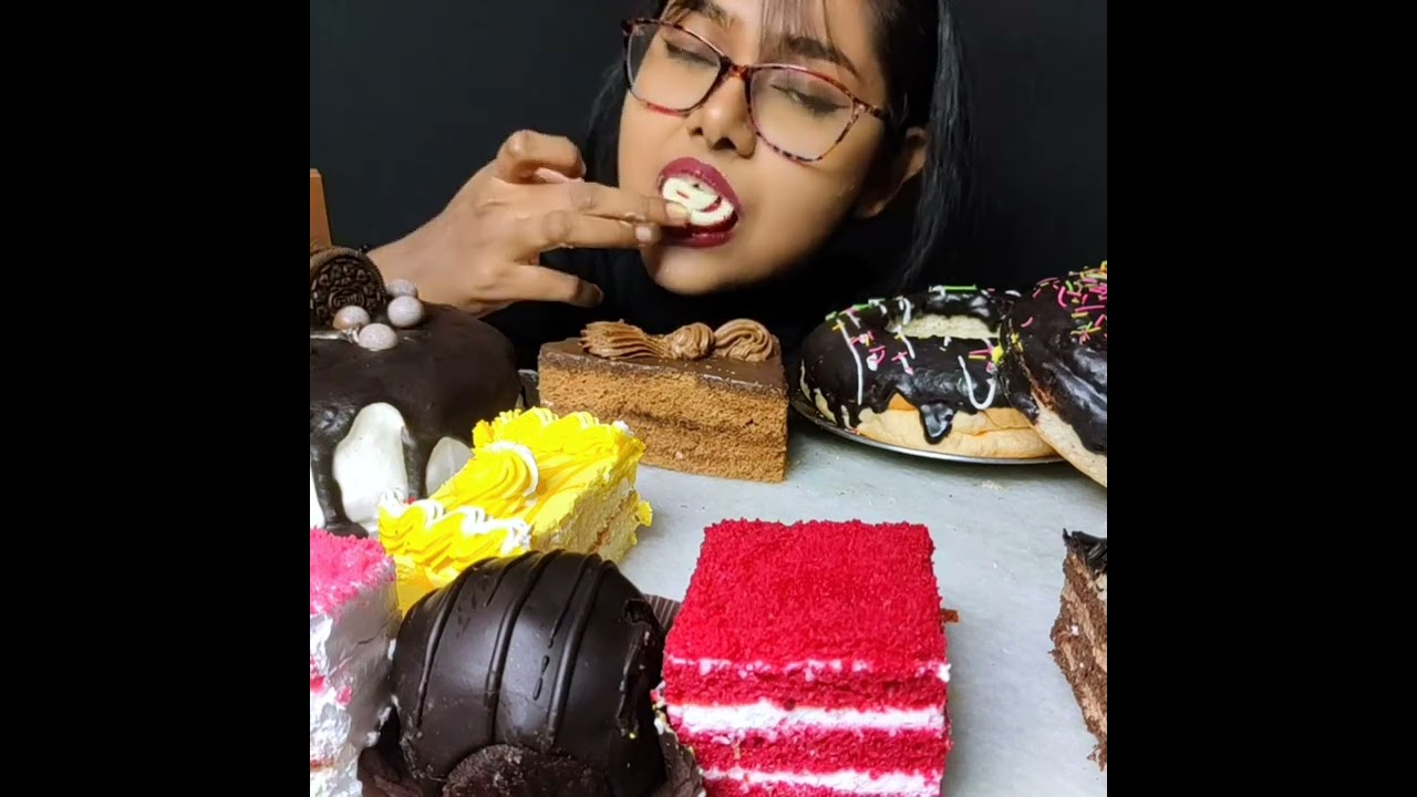 Satisfying Creamy Cake Eating #shorts