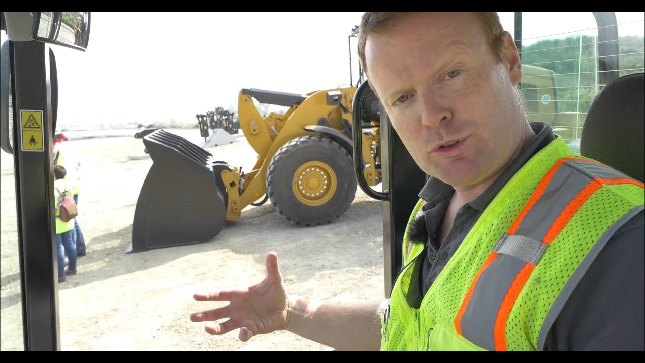 CAT 906M Walk Around