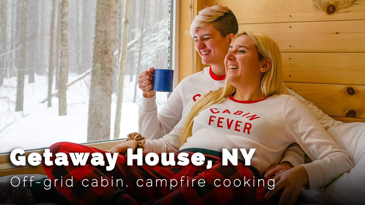 SNOWED IN AT OFF GRID CABIN! POSTCARD CABINS TINY HOUSE TOUR [CATSKILLS, NEW YORK]
