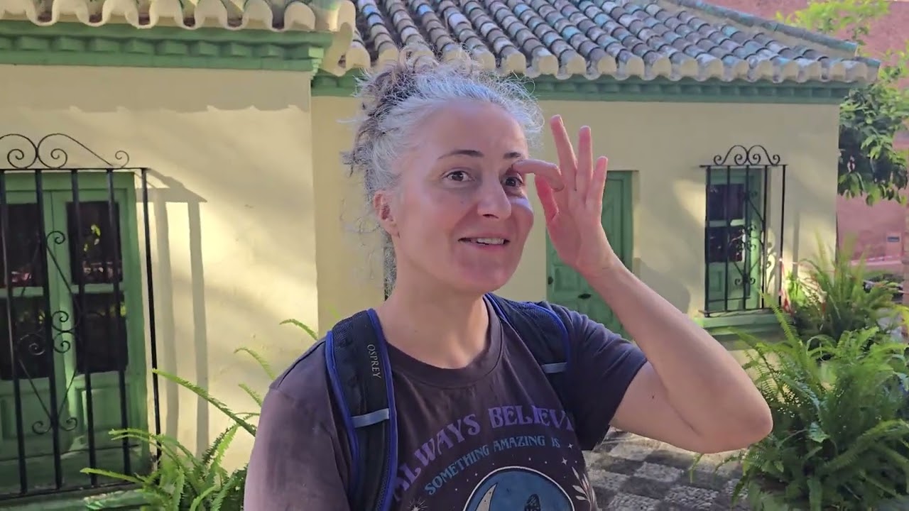 Tajemniczy Mini Domek w Almuñécar – Odkrywamy Jego Historię!