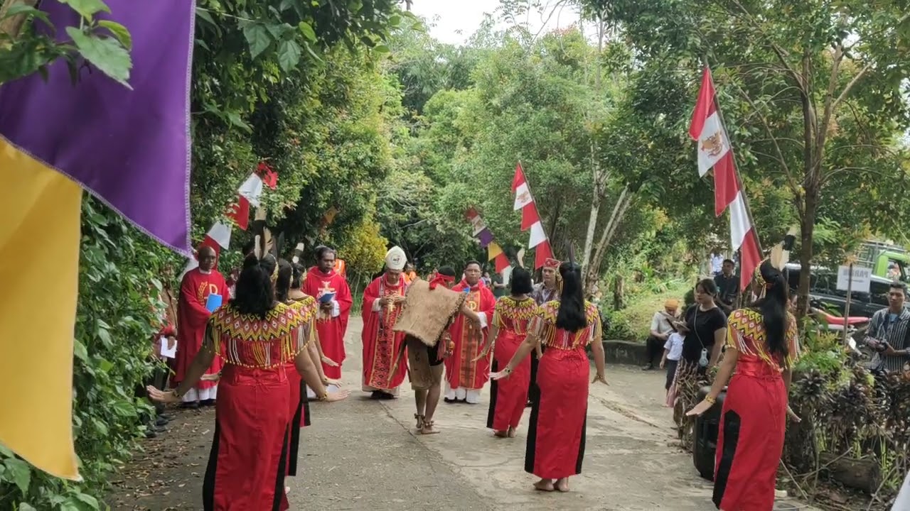 TARIAN DAYAK (PENYAMBUTAN)