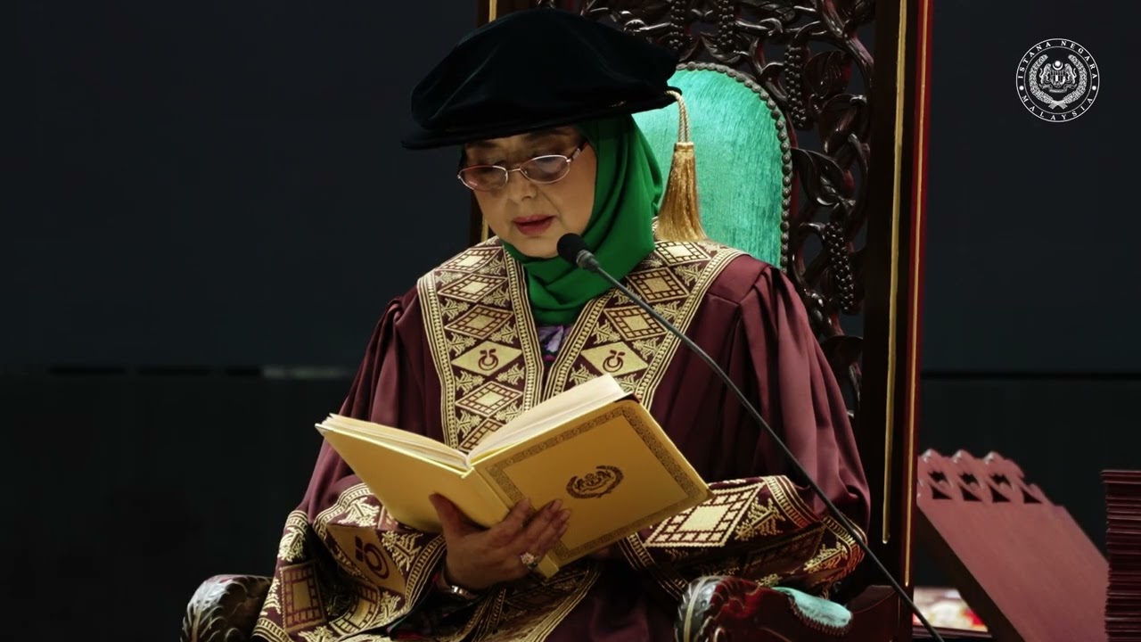RAJA PERMAISURI AGONG SEMPURNAKAN MAJLIS KONVOKESYEN KE-69 UTM