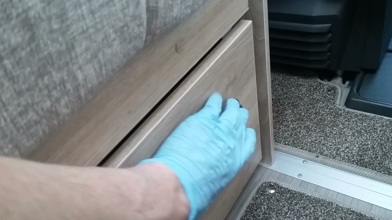 49922 Elddis Majestic 185 inside handover