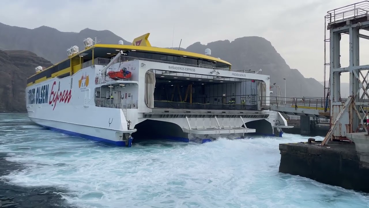 Llegada del Bañaderos Express al Puerto de las Nieves