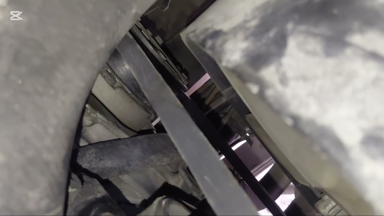 || HOW TO CHANGE || MITSUBESHI FUSO ROSA BUS | 🚌 | DIESEL ENGINE || MODEL 2015 || A/C || BELTS ///