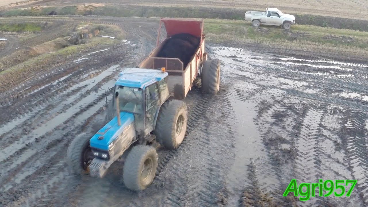 SUPER TIRES in THE WATER: FORD 7840 SOUND & SUPERTINO - Compost Spreading In Italy 2015