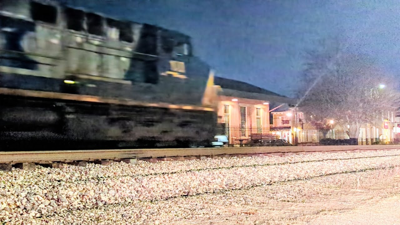 CSXT100 YN2 paint scheme Is the sole power on this Northbound CSX I142 intermodal & autorack trk one