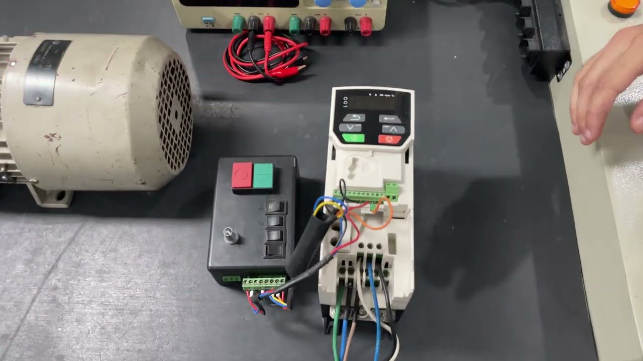 Teste Inversor de Frequência CONTROL TECHNIQUES M200 0,75kW  Orçamento: 7320  NDS: 8807