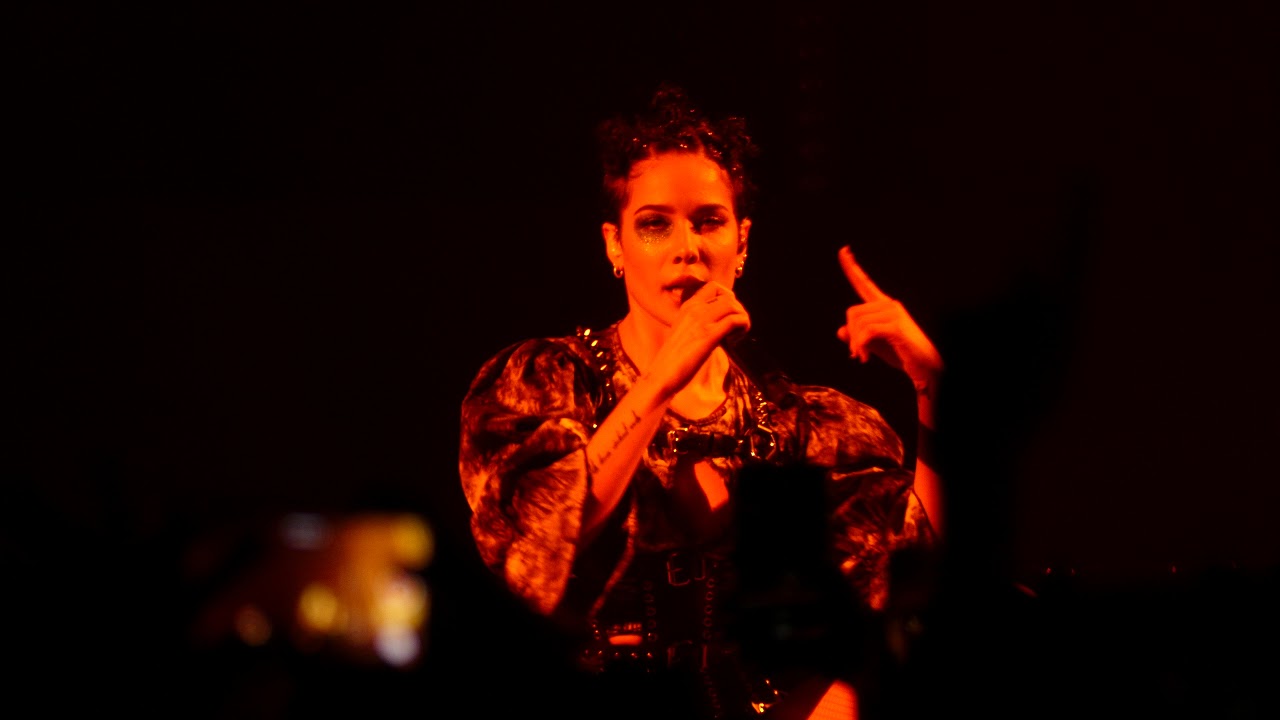 Halsey - Eyes Closed live Manchester Arena 12-03-20