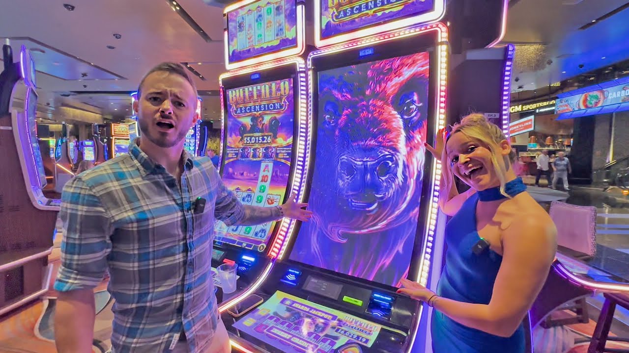 Мой кузен играет в слоты с Гретой в Aria Las Vegas!!