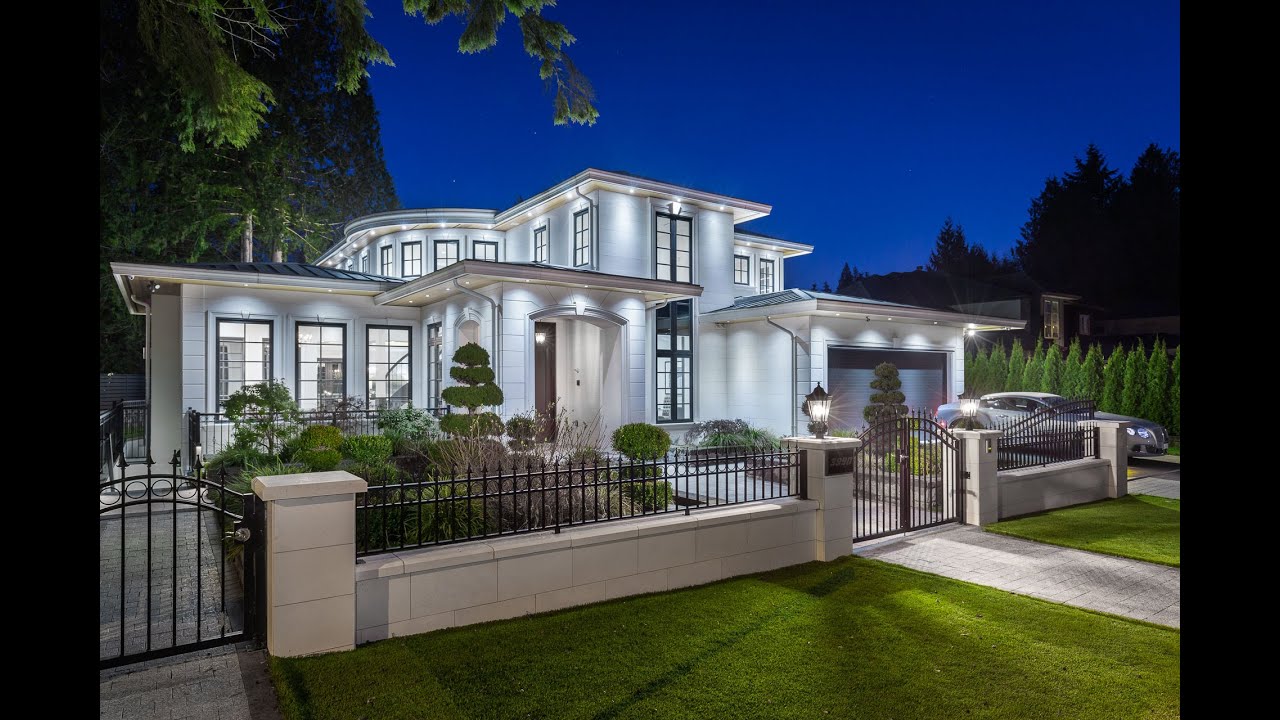 Grand-scale Luxury Estate Residence in North Vancouver