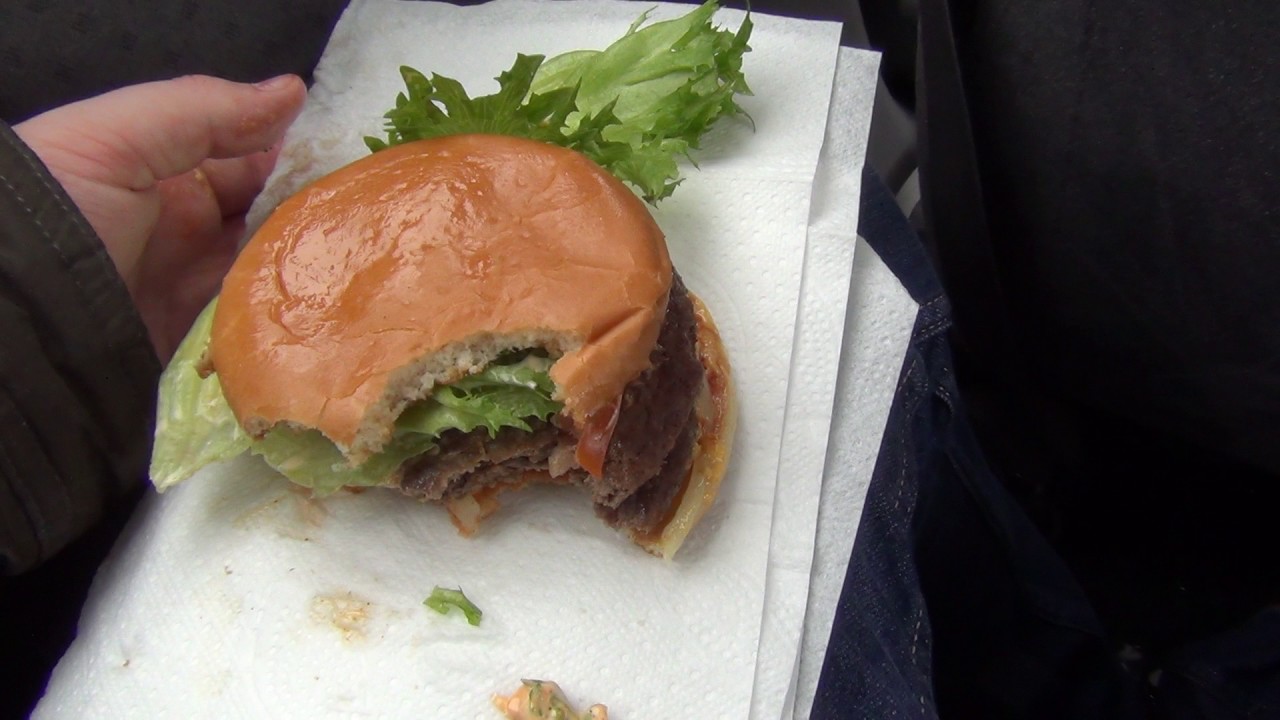 Testissä Tuplapihvi (Hesburger)