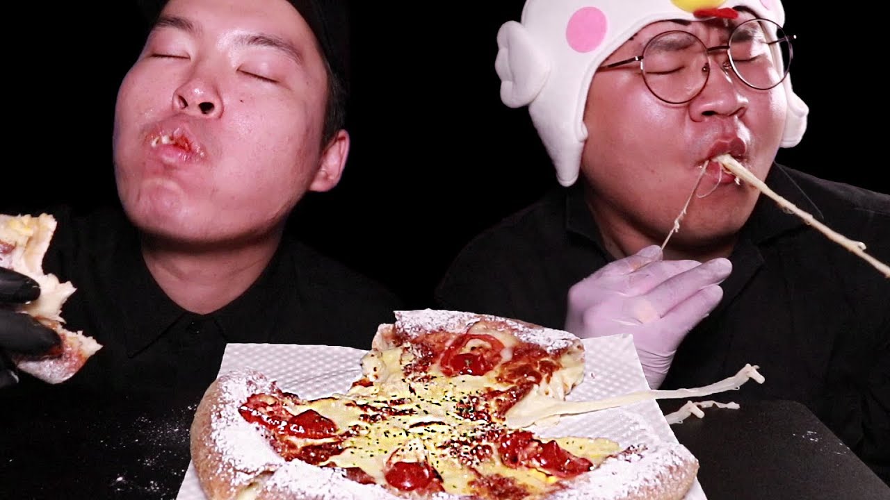 욕망의 시카고피자 먹방 (with권회훈) Chicago Pizza (19금 걸림)