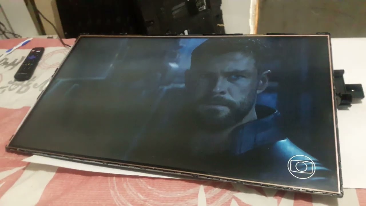 display trincou, ficou ruim temos a solução. Tv smart adaptação LCD Antígona.