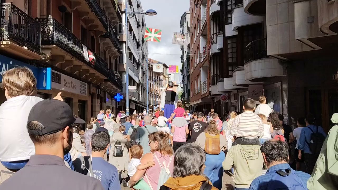 Maialen eta Xanti Errenteriako erraldoiak. 2025eko uztailaren 24ean arratsaldean.