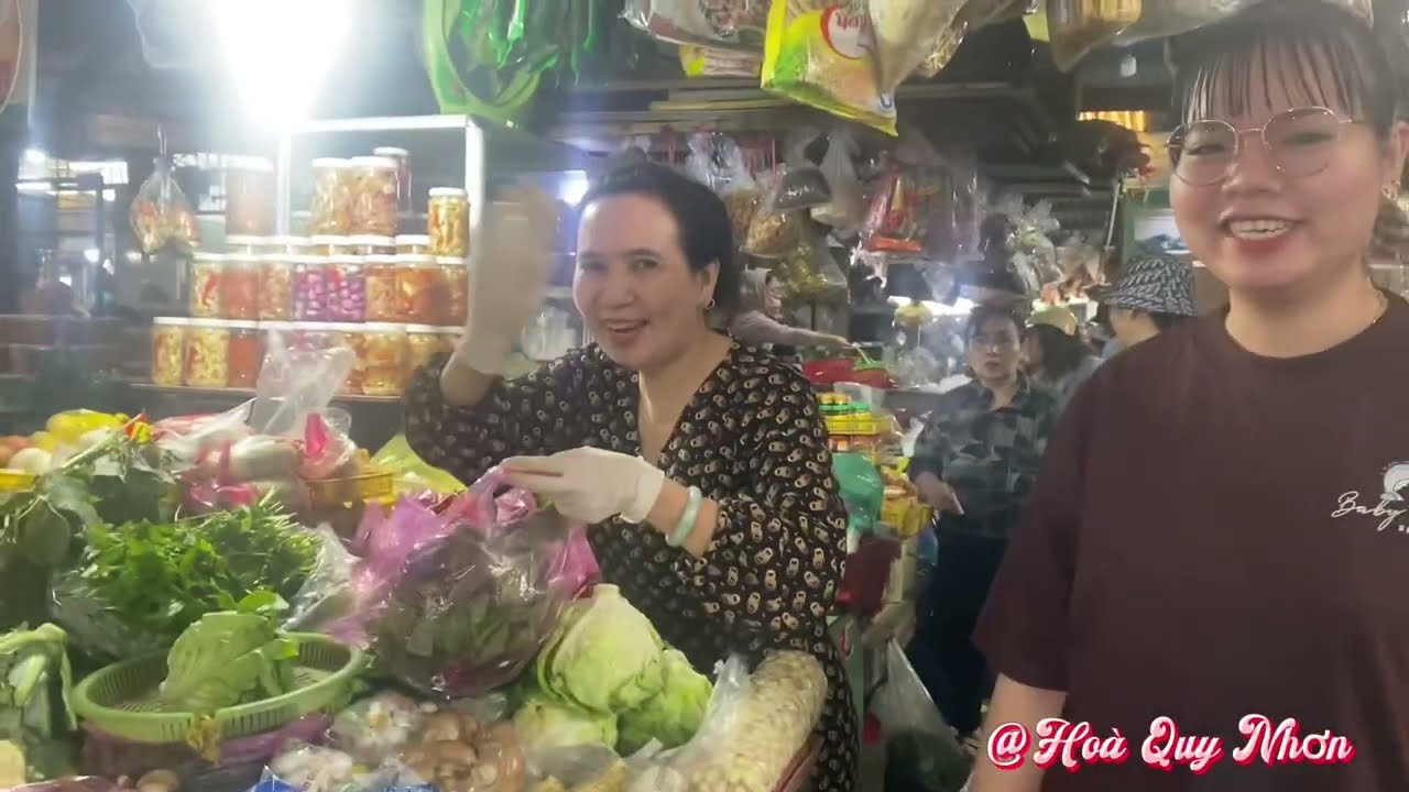 Xôn xao nhộn nhịp mua sắm Tết chợ Đầm 27tháng chạp 2025
