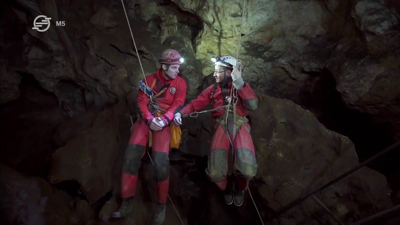 Barlangi mentők (Multiverzum)