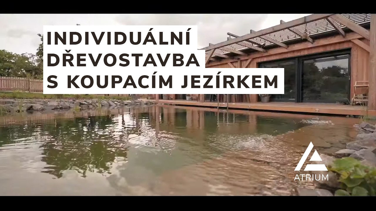 ATRIUM: Individuální dřevostavba s  krásným jezírkem