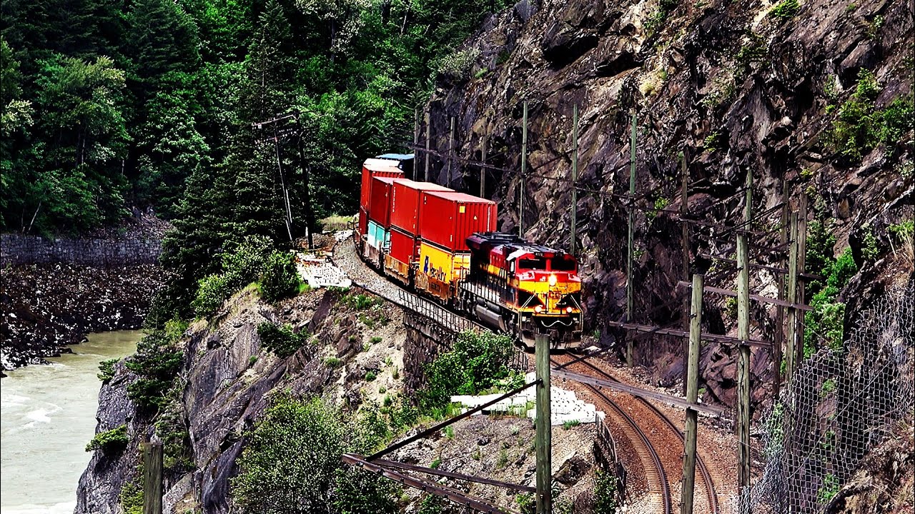 GIGANTIC TRAINS TRAVEL THRU SLIDE DETECTORS ALONG THE DANGEROUS HISTORIC CANYON!