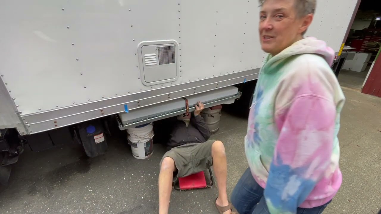 VLOG 405 BOX TRUCK #14