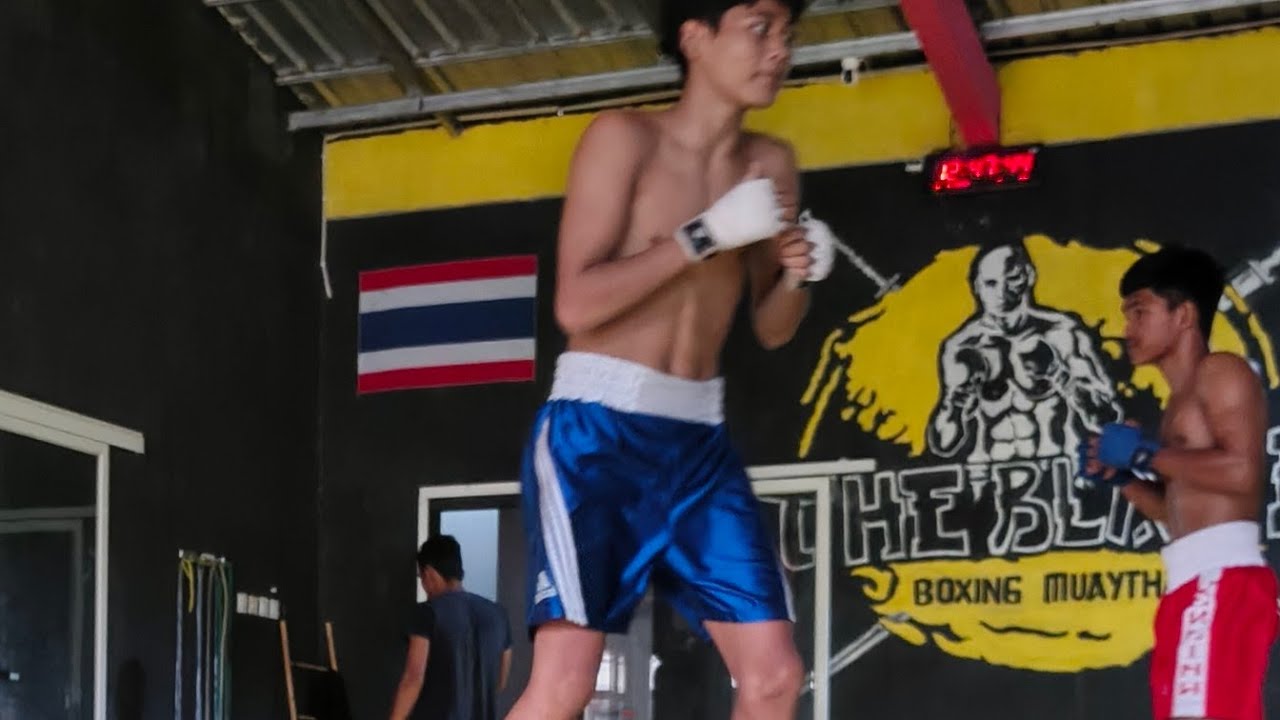 Sparing partner boxing Bagas Klirong feat Iza Blader... 