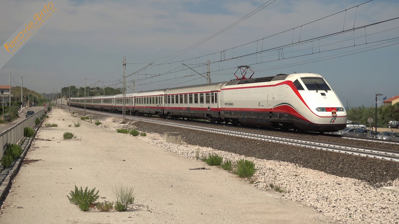 Frecciabianca con E.414 in transito nella stazione di Casalbordino
