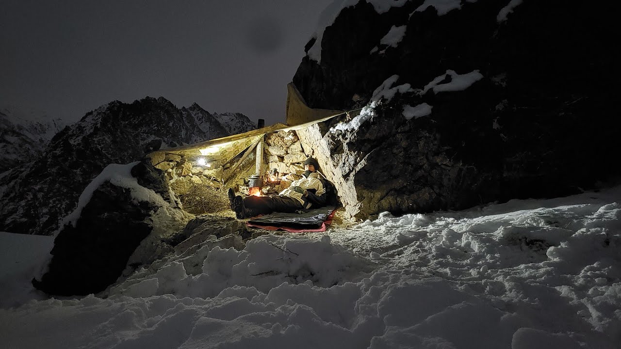 Emergency High-Altitude Camp | Cold Mountain Night & Winter Mountaineering ❄️⛺