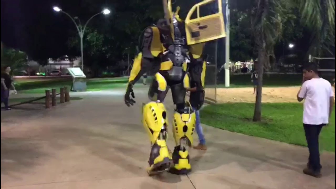 Cosplay Bumblebee  Transformers, 2,70 de altura..