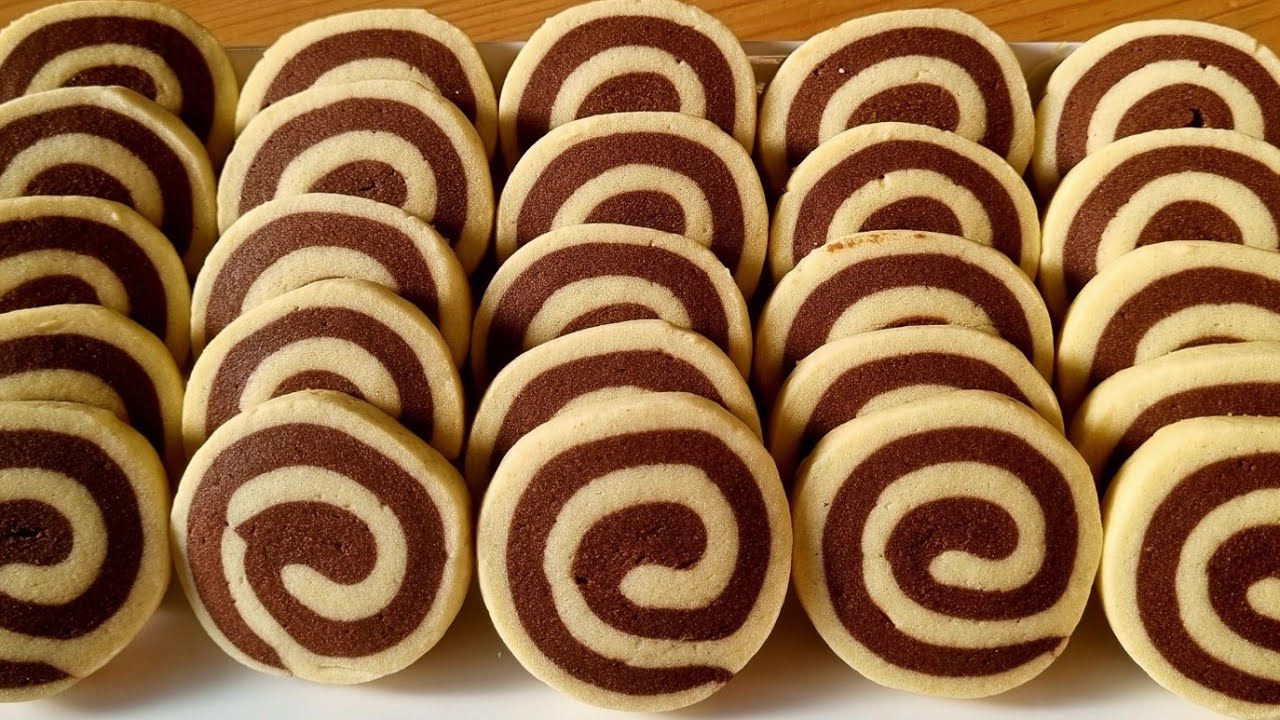 These cookies melt in your mouth | Pinwheel Cookies!  Vanilla & Chocolate Pinwheel Butter Cookies