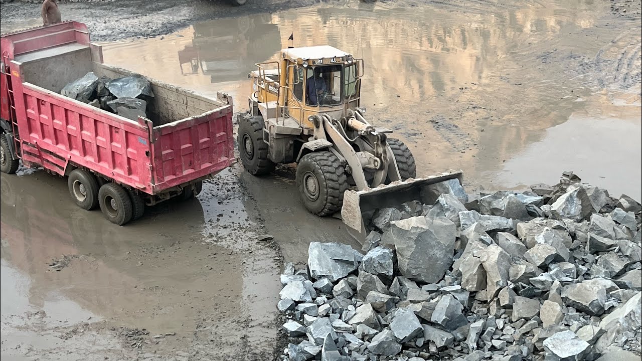 Raw Power in Action 💪Watch the Caterpillar 966F loading massive rocks with precision and strength.