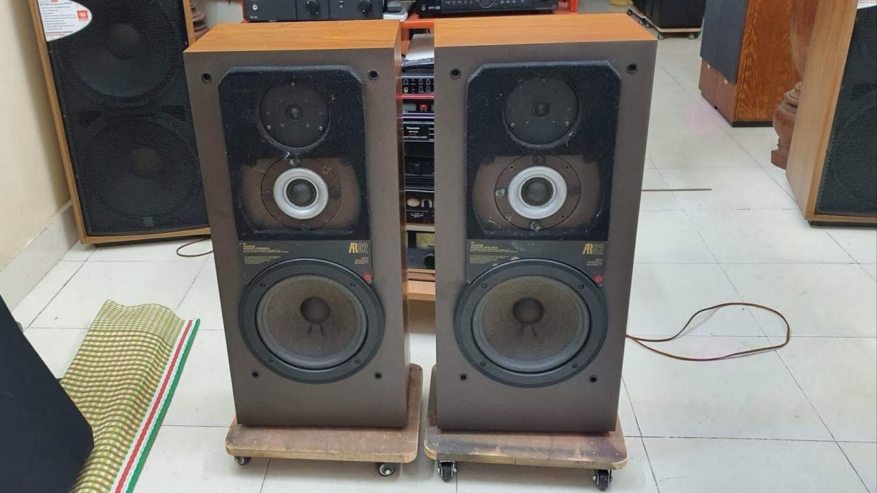 Loa ar 92 mỹ xịn .c&aacute;c tuyến loa rất đẹp .th&ugrave;ng vỏ gỗ .b&aacute;t 28 cm .b&agrave;y đẹp.gi&aacute; 11 triệu.lh 0383047222