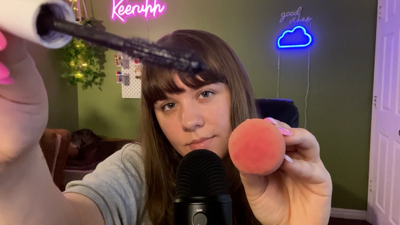 ASMR doing your fast makeup 🥱❤️