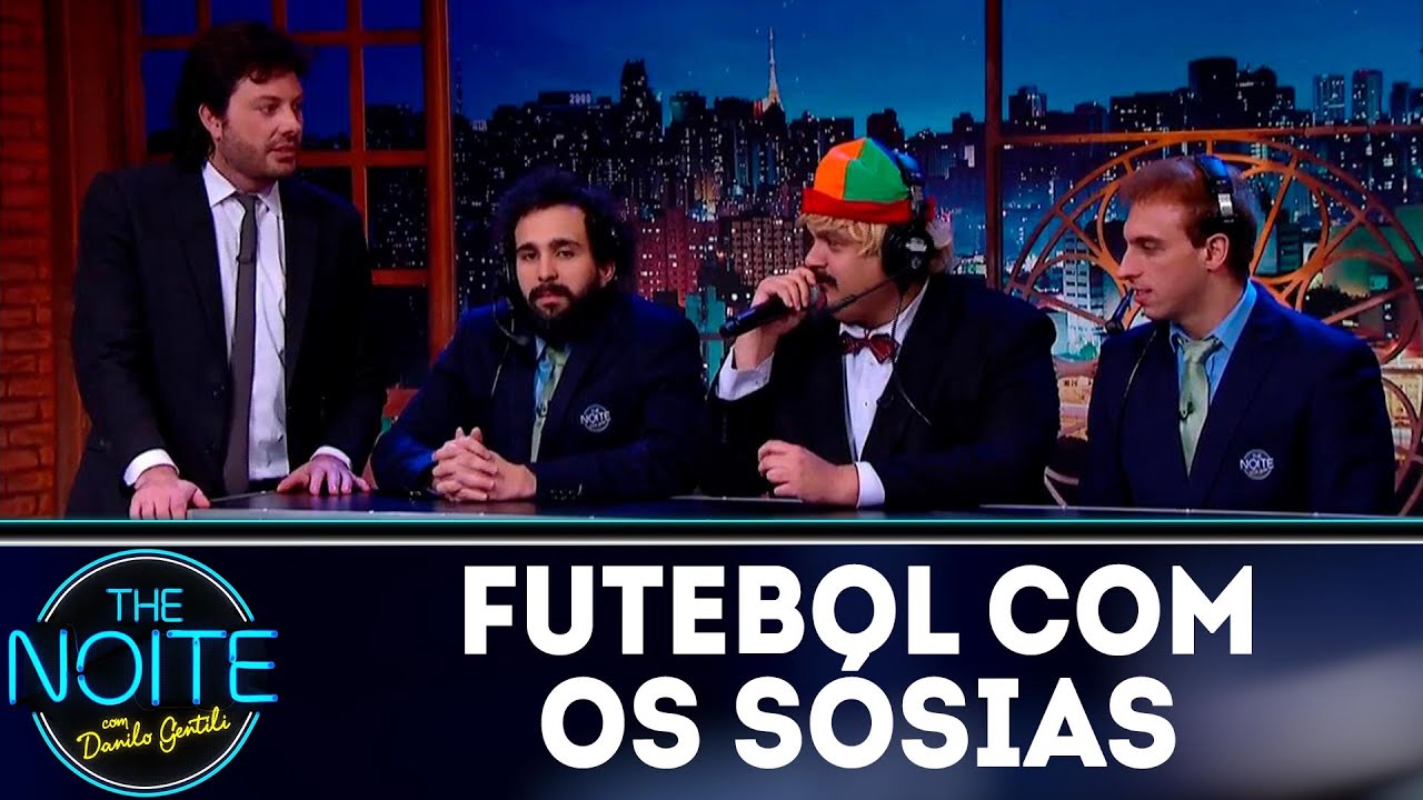 Sósias de Neymar, Ronaldinho Gaúcho, Elvis e Sandy jogam futebol no palco | The Noite (23/07/18)