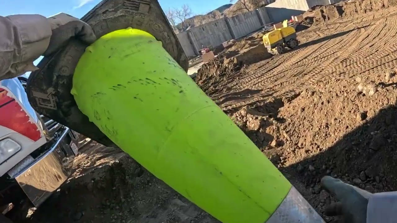 RAW POV | 47M RZ Putzmeister Flat Out on a Wall Pour — Live Excavation Next to the Pump 😬