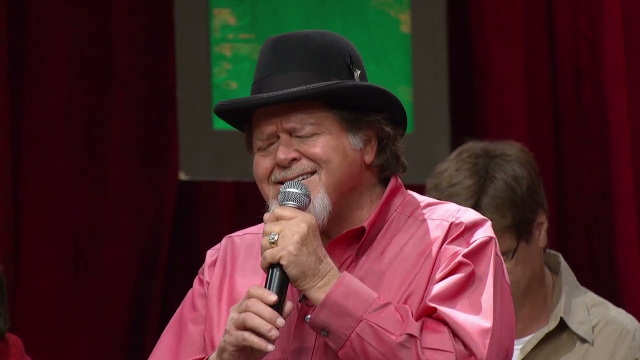 Dallas Frazier sings 