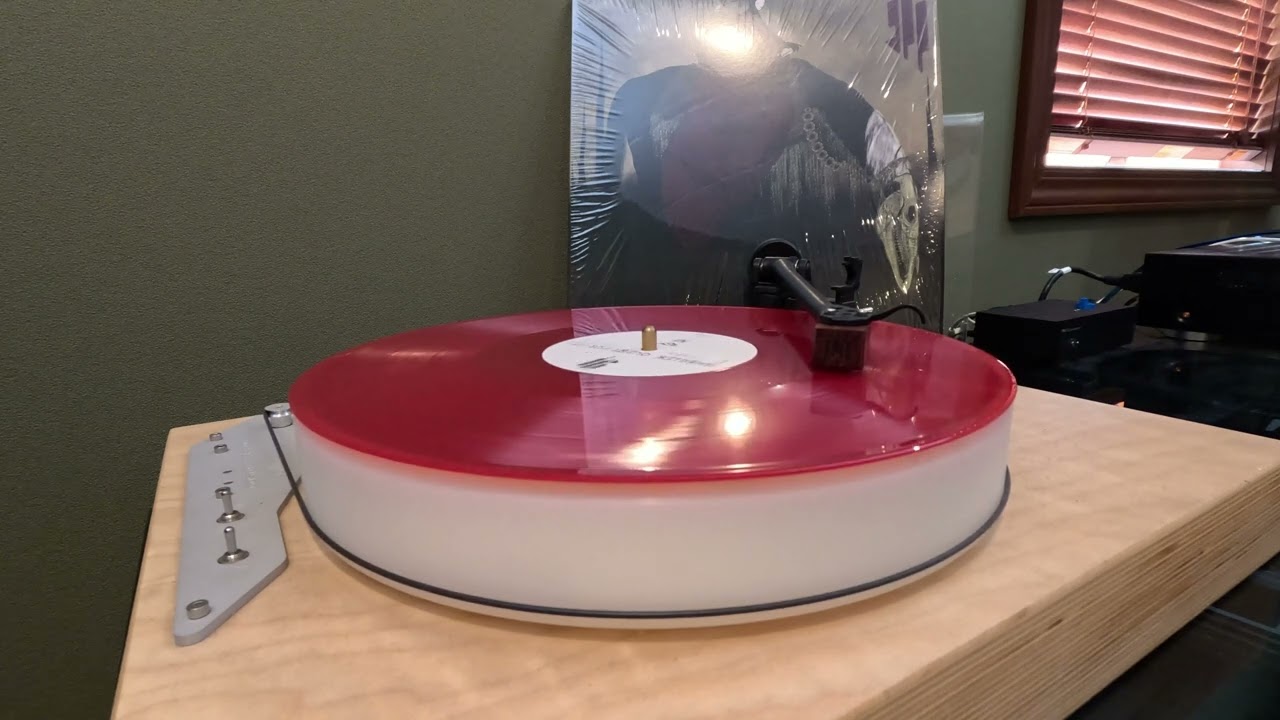 Skrillex - Quest For Fire (Ruby) - C4 - Good Space F. Starrah - Live Vinyl Recording