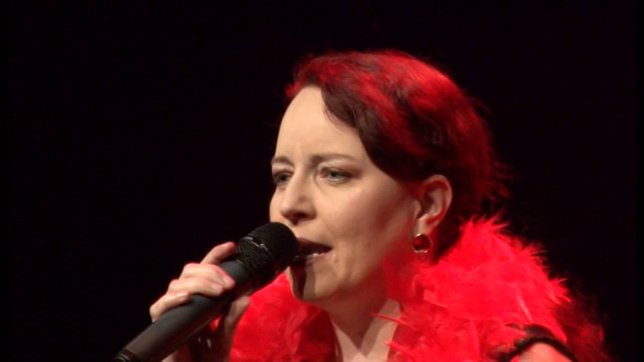 Michaela Schober - I'm an American woman
