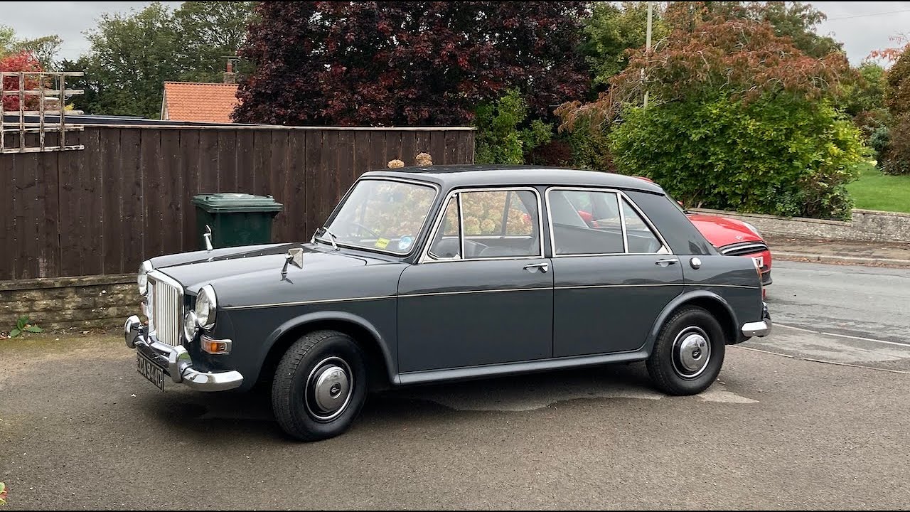 BMC 1100 IDO16 Vanden Plas Princess 1100 going for a drive (Pickering to Thornton le Dale and back)